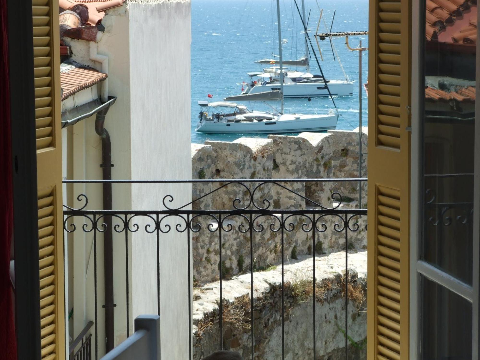 Nafpaktos Apartment And Studios In Port Exterior photo